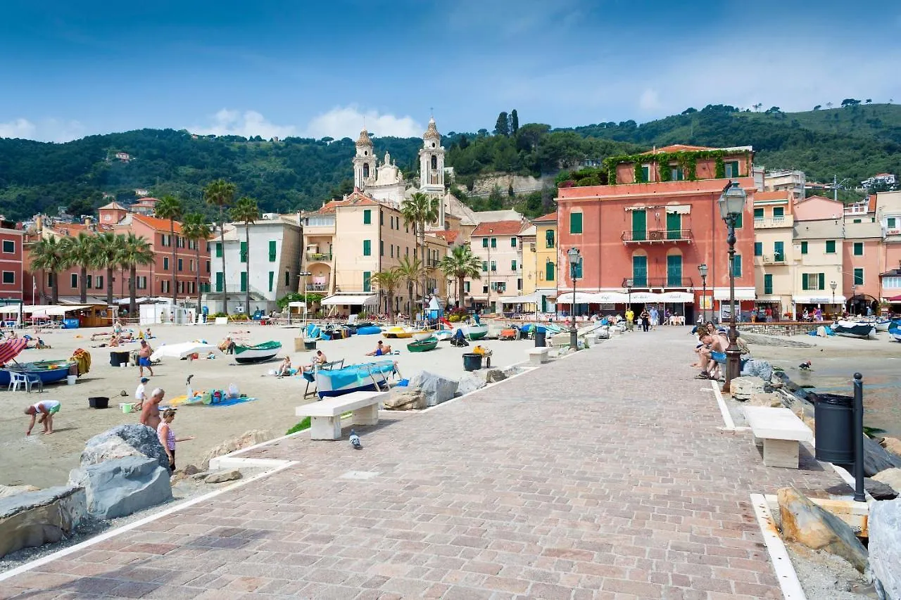 Palace 34 Few Meters From The Sea - Happy Rentals Alassio Italy